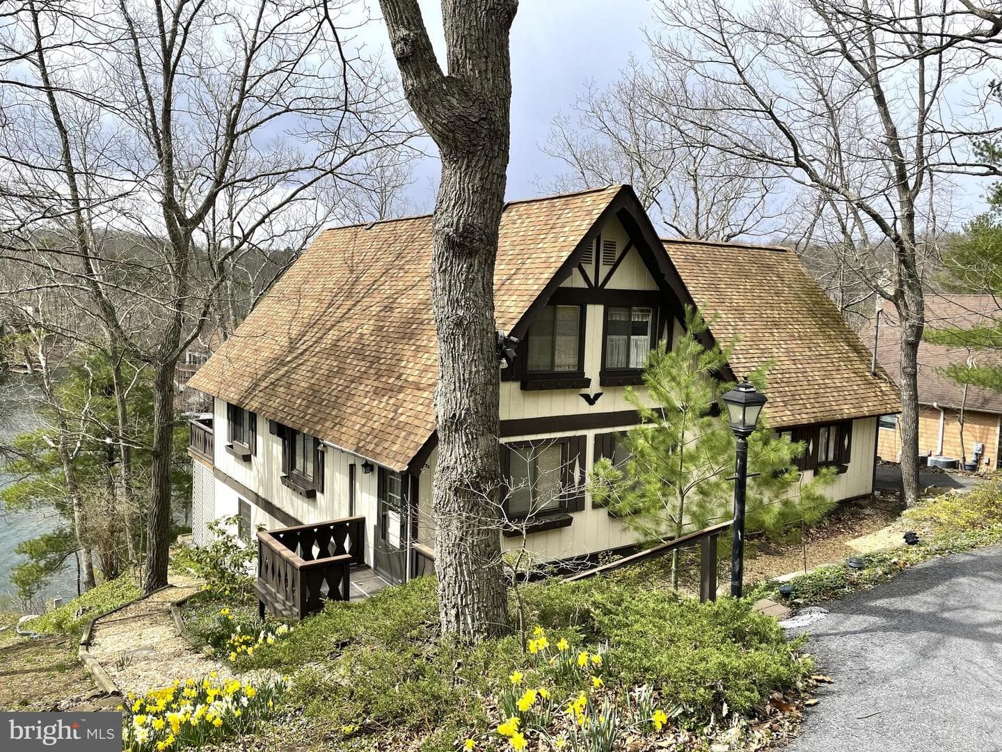 233 Sunset Circle photo 1