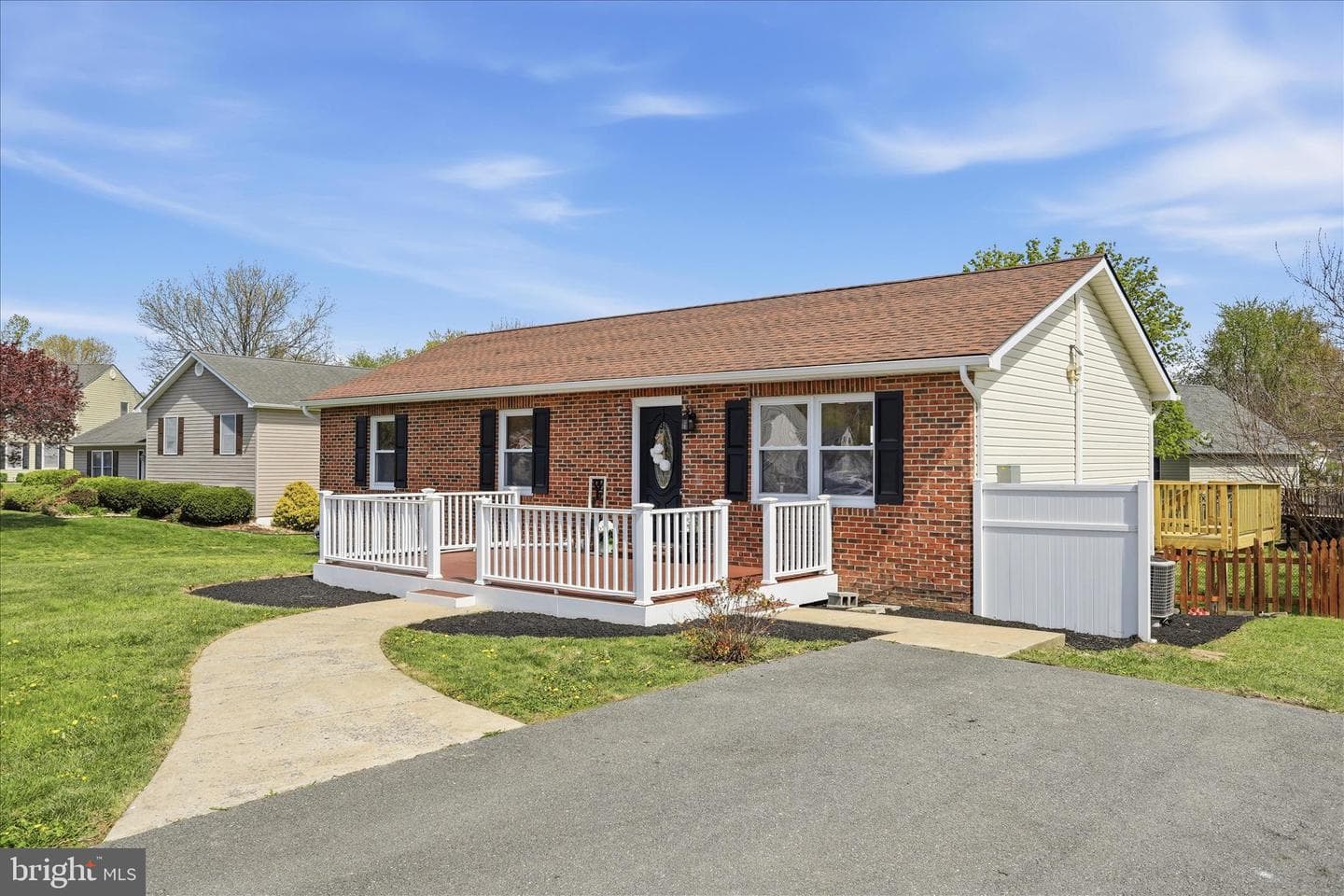 306 Tanager Drive photo 1