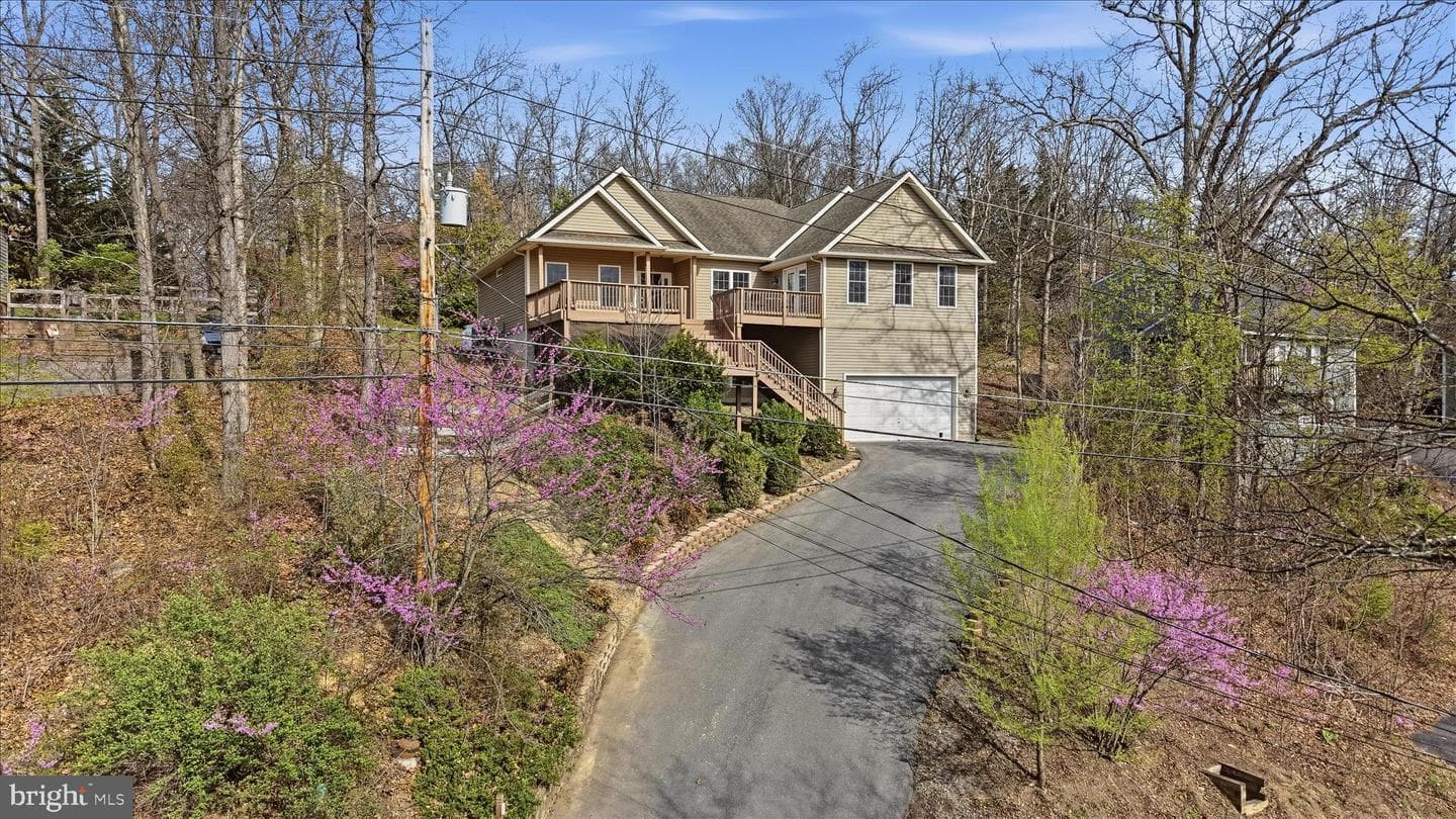 634 Lakeview Drive