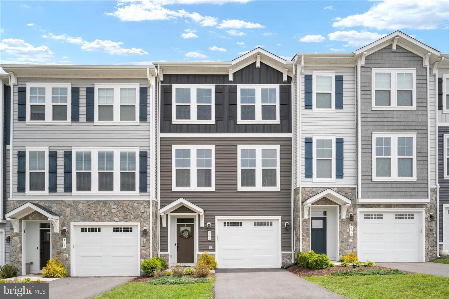 107 Wake Robin Ct