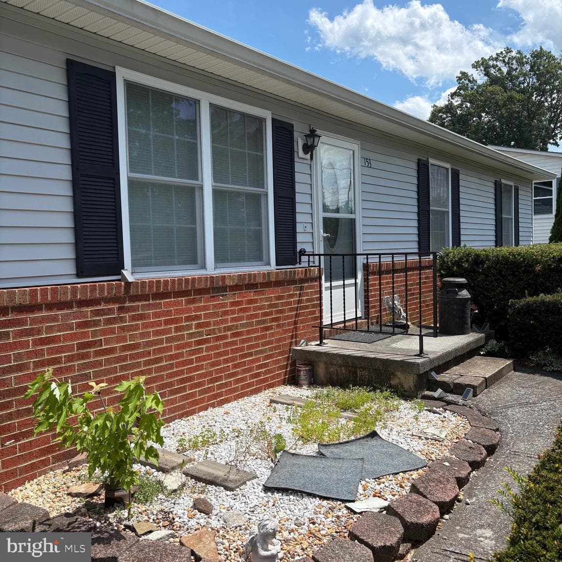 153 Sunset Drive photo 1