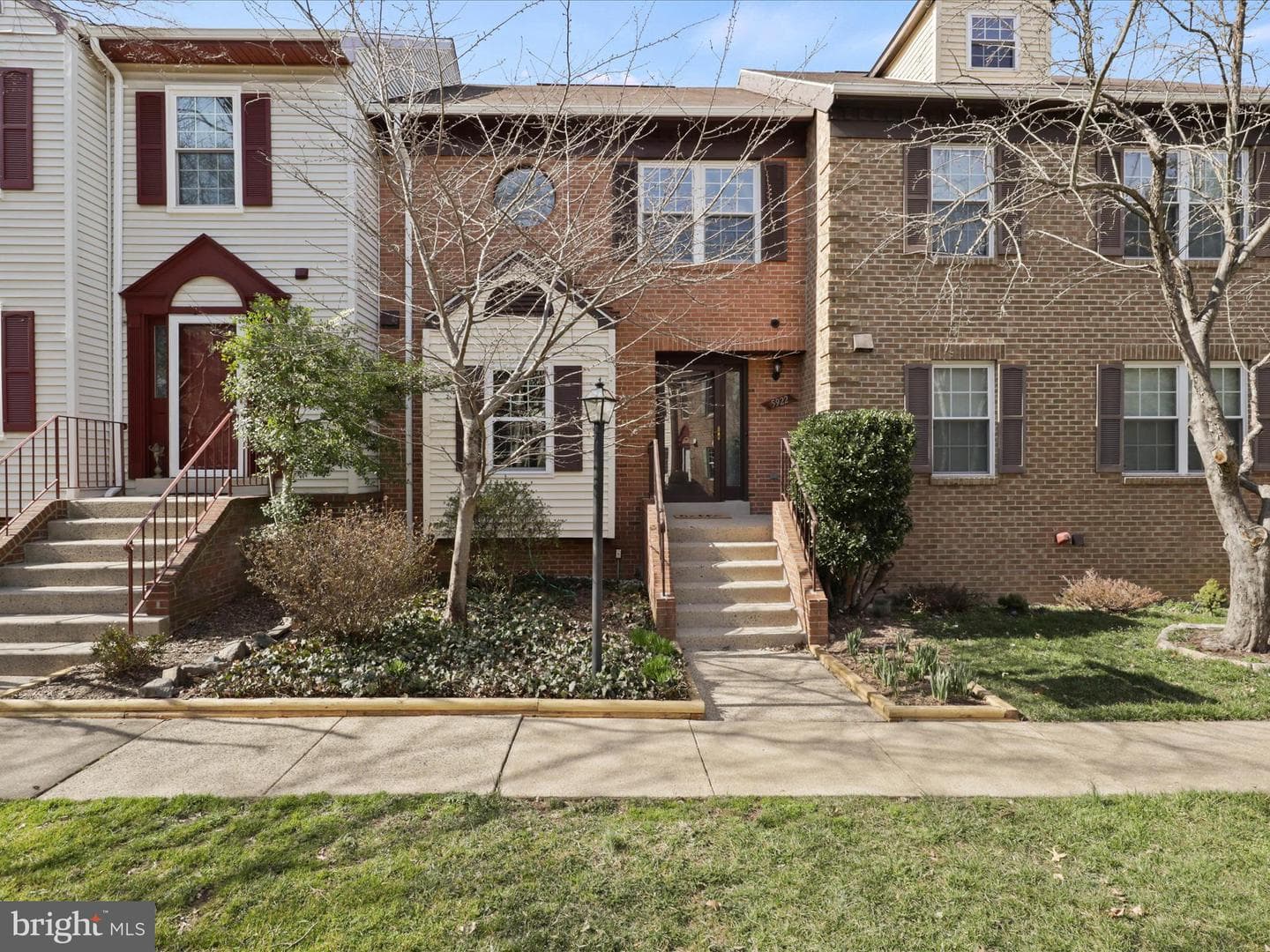5922 Heatherwood Court photo 1