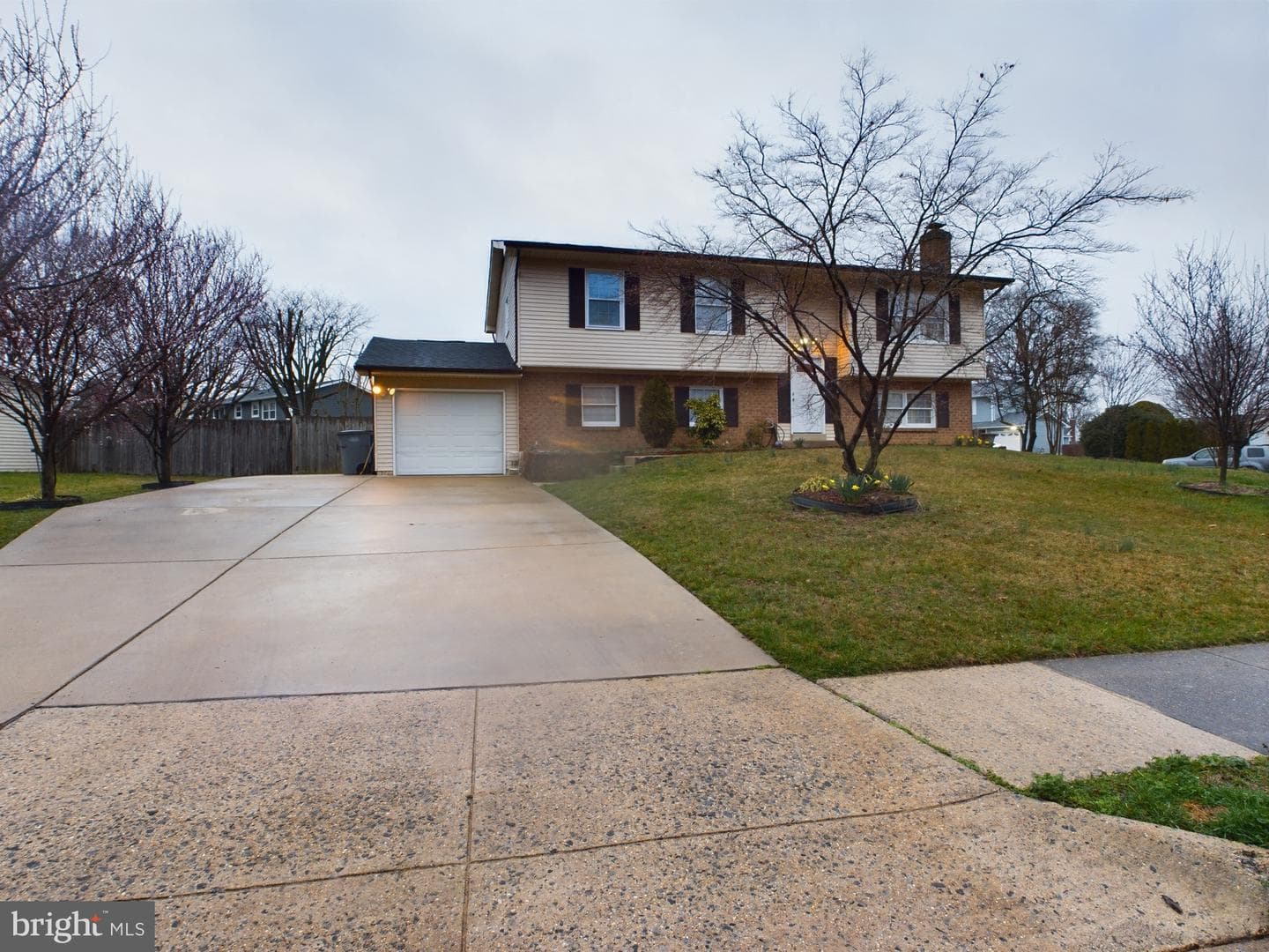 6419 Kings Landing Road photo 1