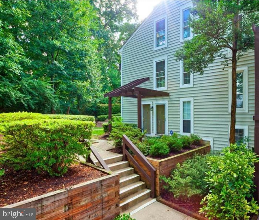 10198 Oakton Terrace Road photo 1