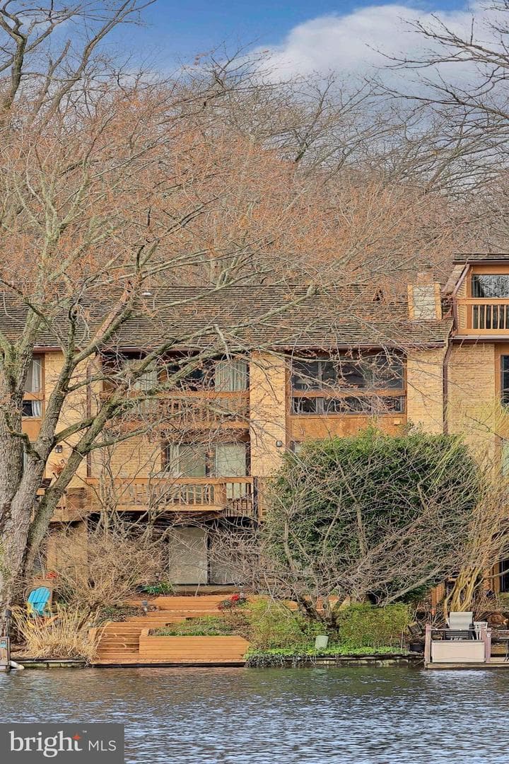 2005 Lakewinds Drive photo 1