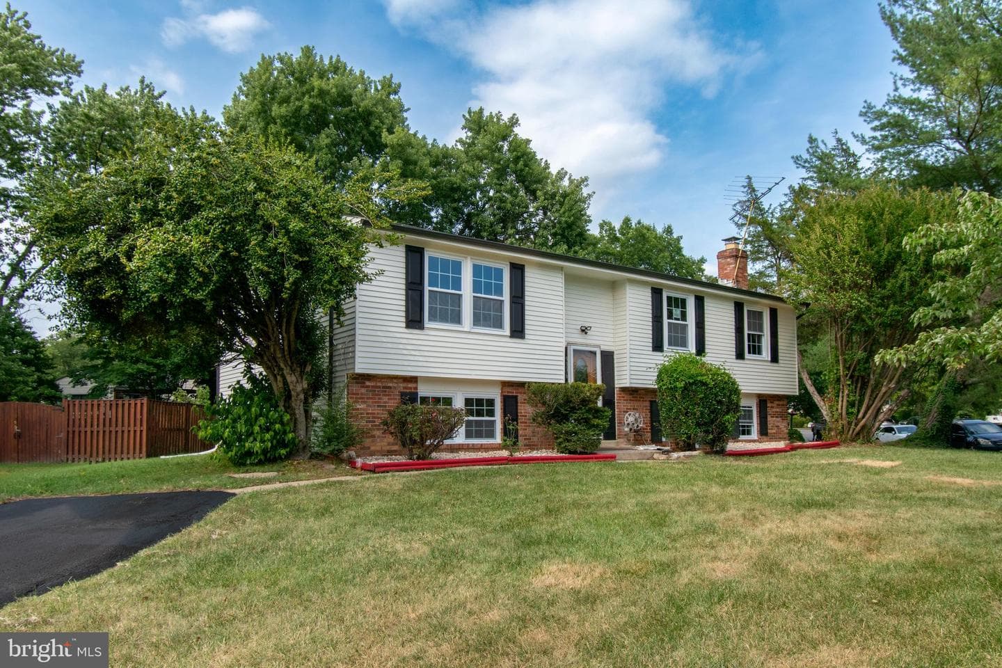 9336 Burke Road photo 1