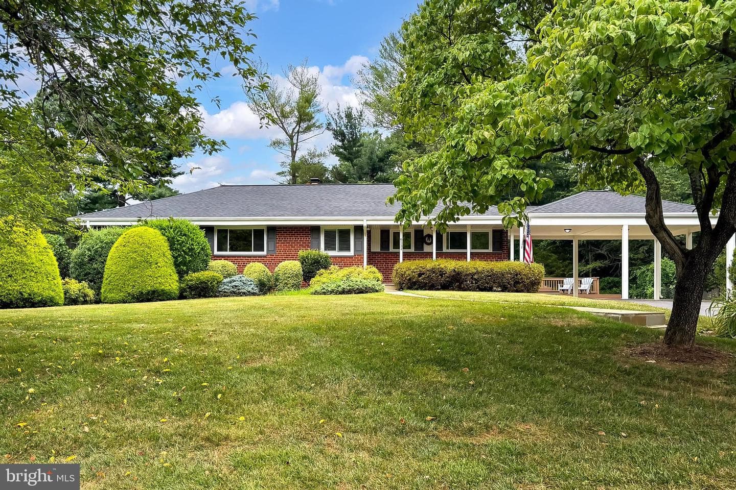 6534 Kerns Road photo 1