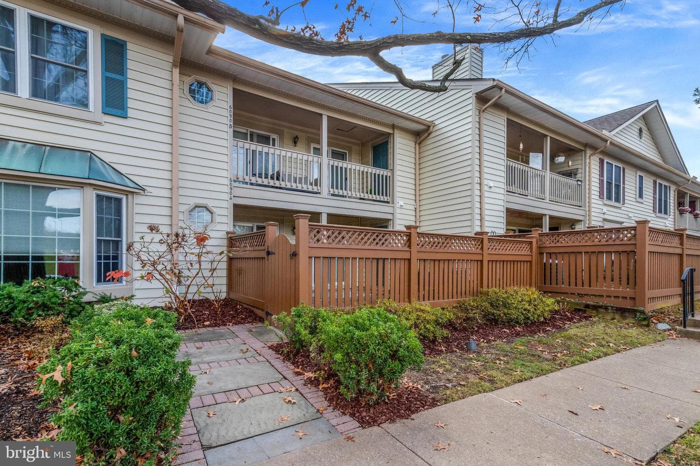 6090 Essex House Square photo 1