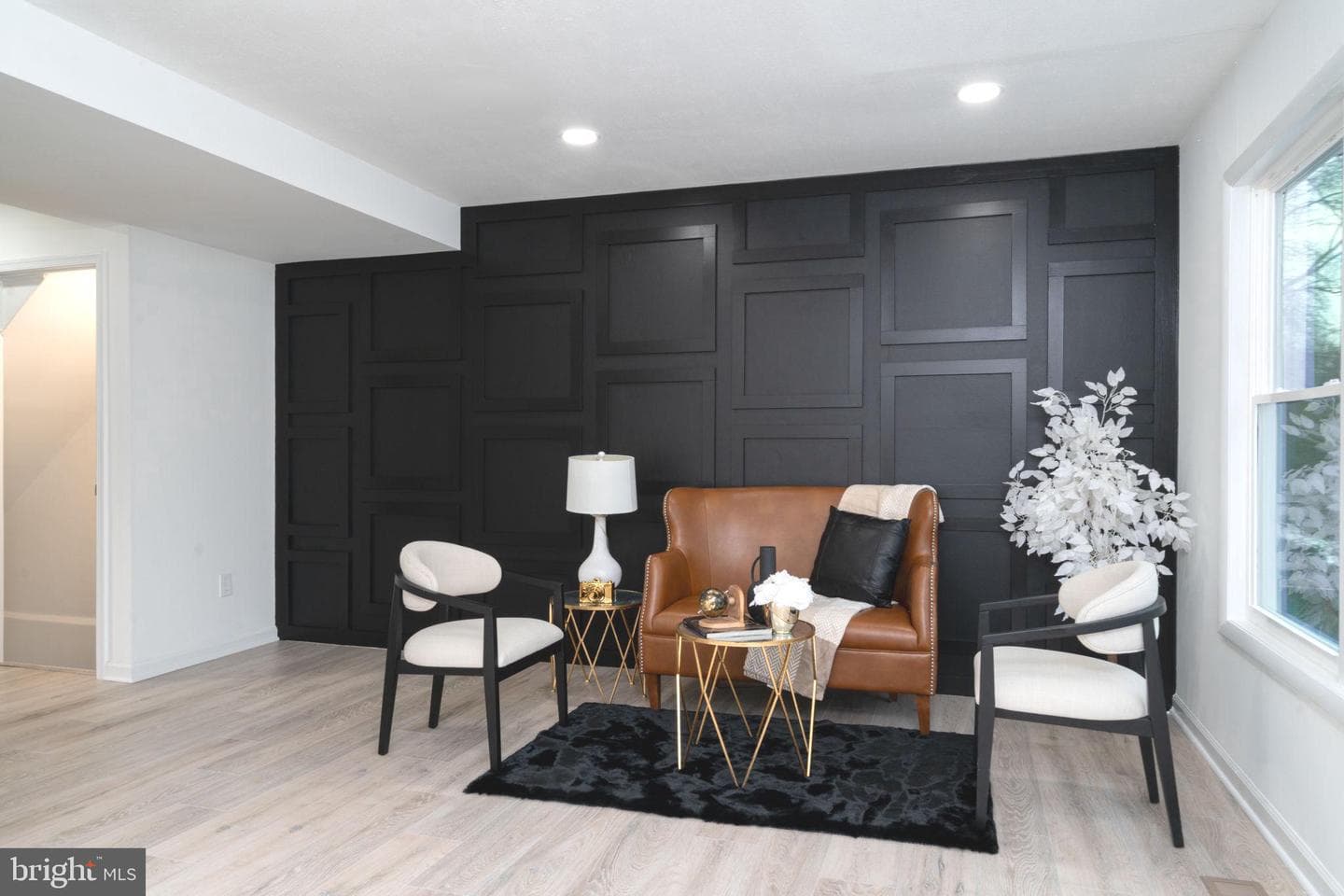 1033 Kings Court photo 1