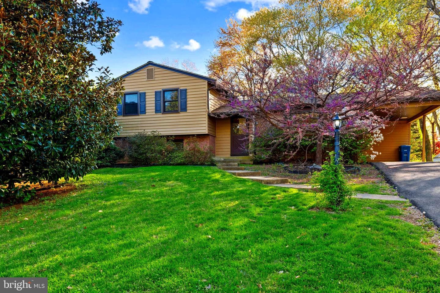 4728 Redfern Court photo 1