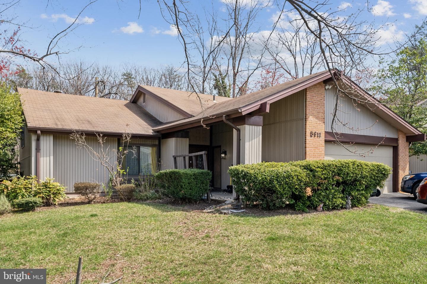 5911 Lovejoy Court photo 1
