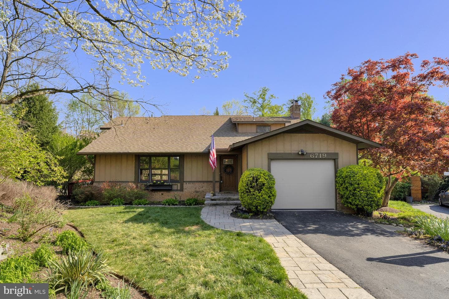 6719 Pine Creek Court photo 1