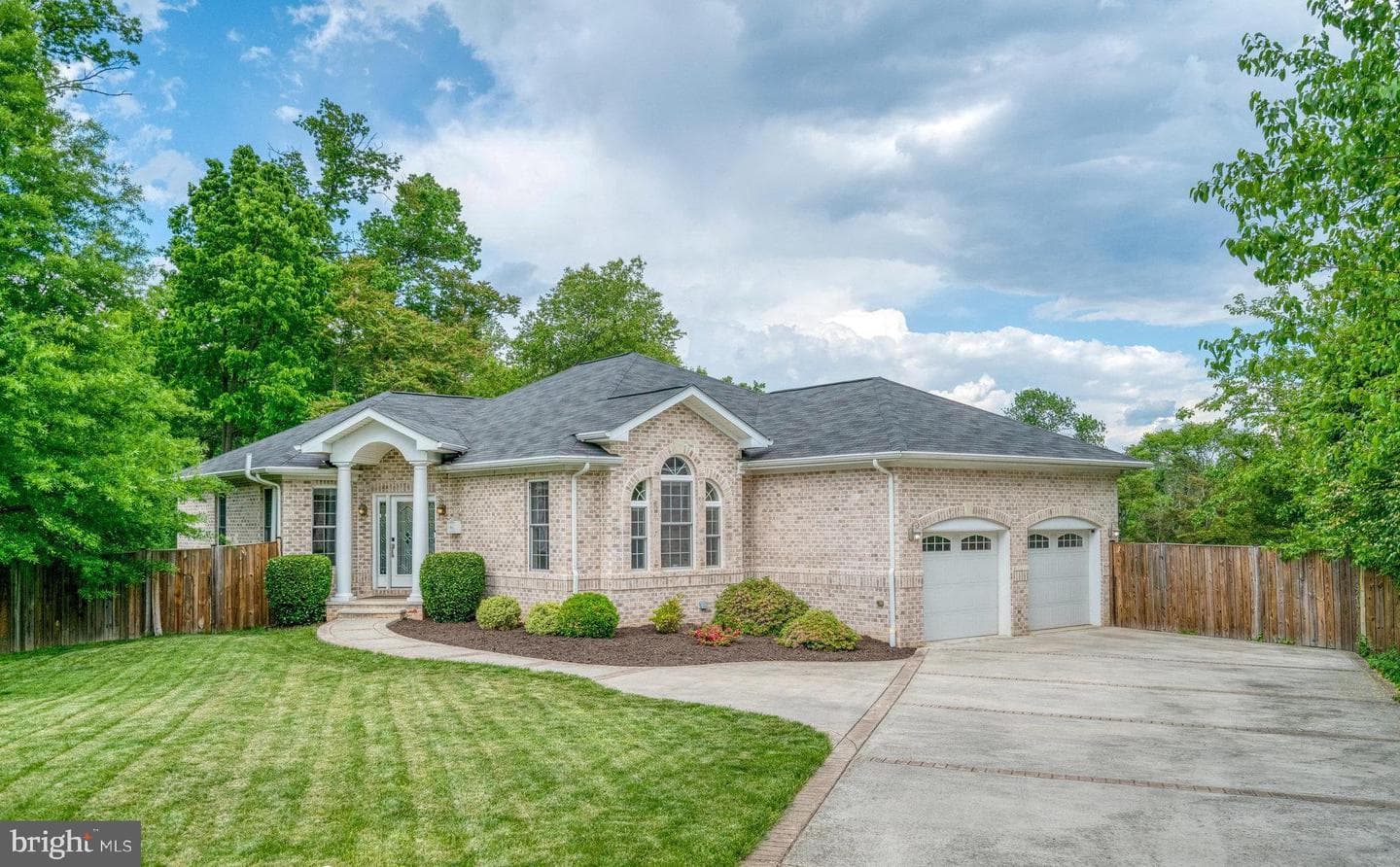 5712 Glenmullen Place photo 1