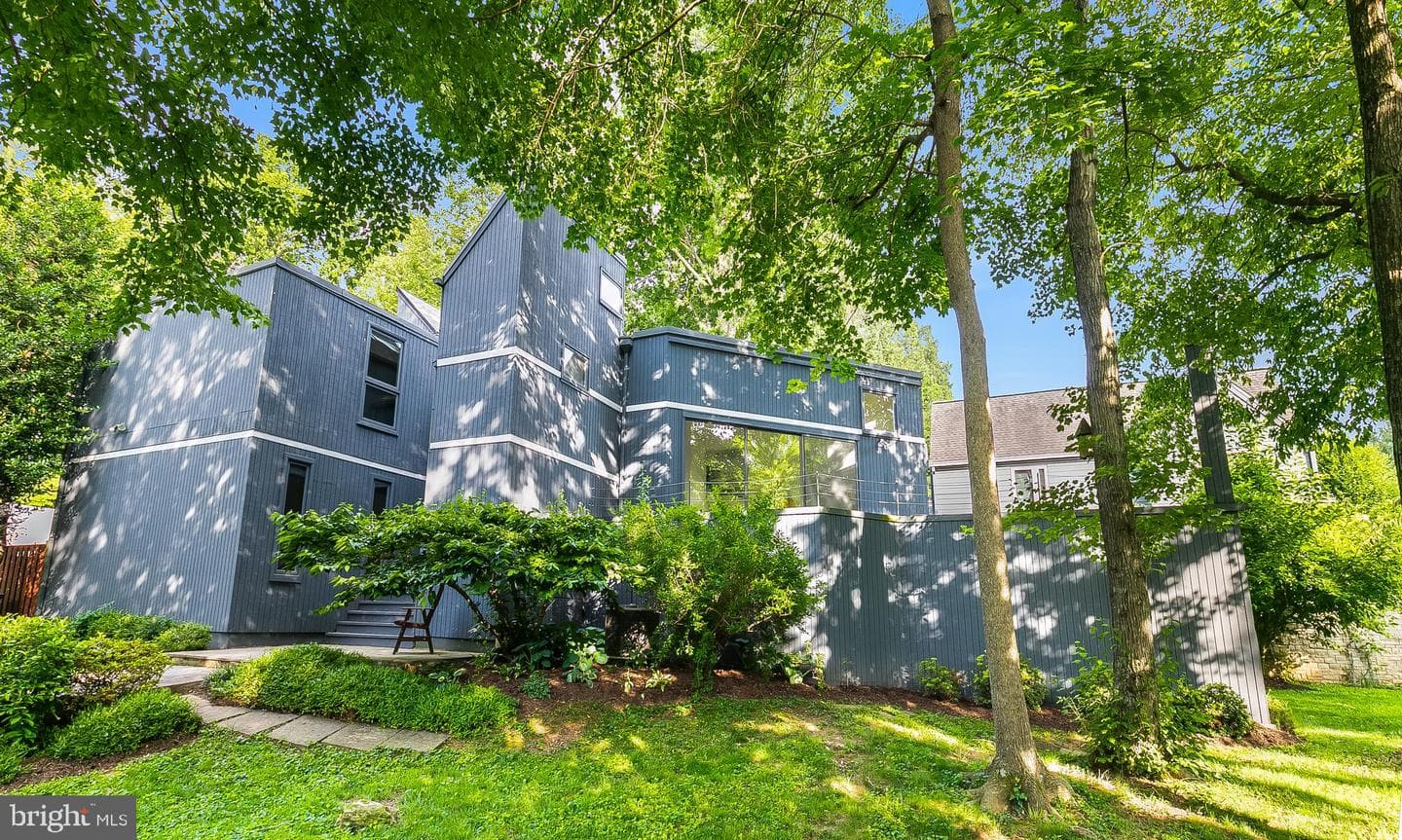 6885 Melrose Drive photo 1