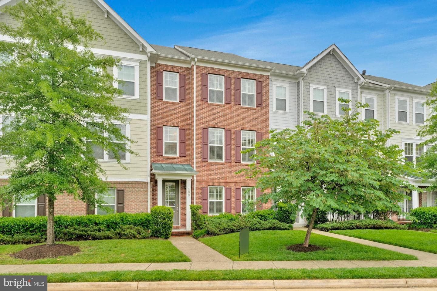 109 Anthem Avenue photo 1