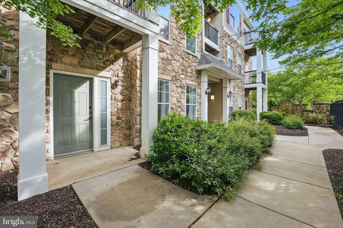 5115 Travis Edward Way #b photo 1