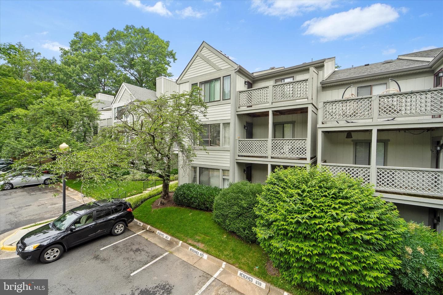 2221 Hunters Run Drive photo 1