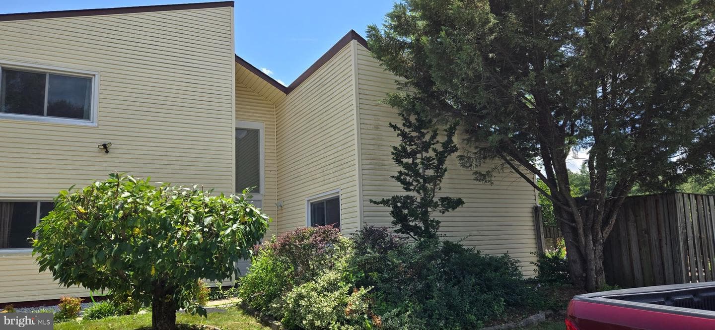 350 Juniper Court photo 1