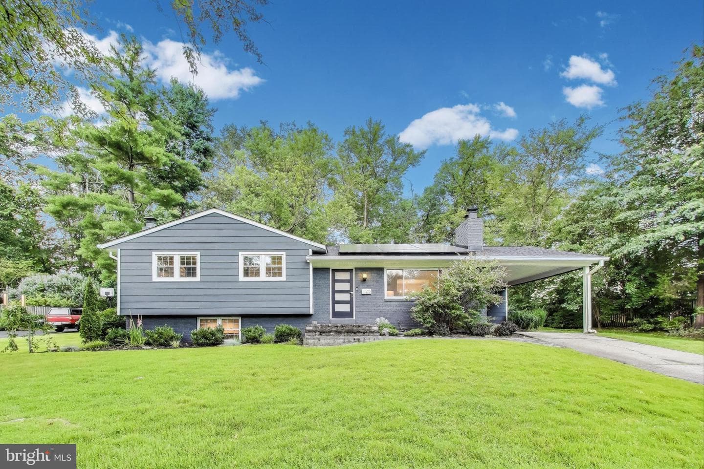 4422 Neptune Drive photo 1