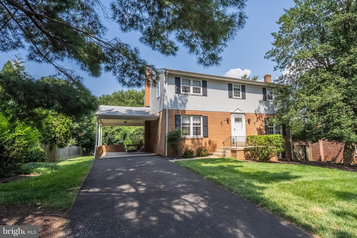 437 Glyndon Street NE photo 1