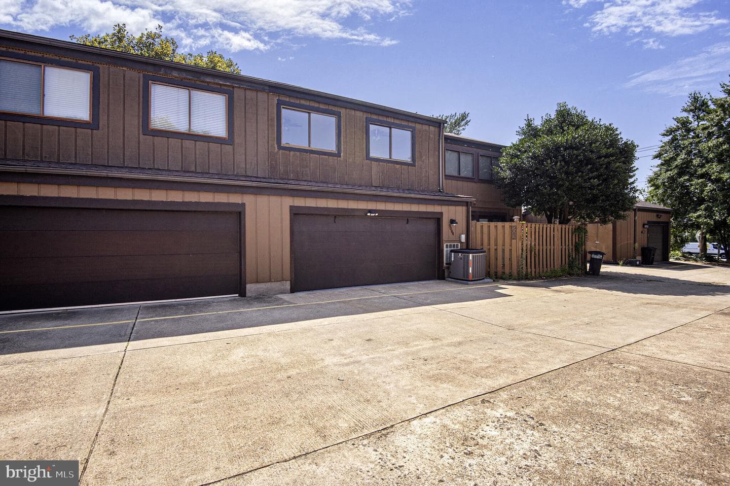 9084 Arlington Boulevard photo 1