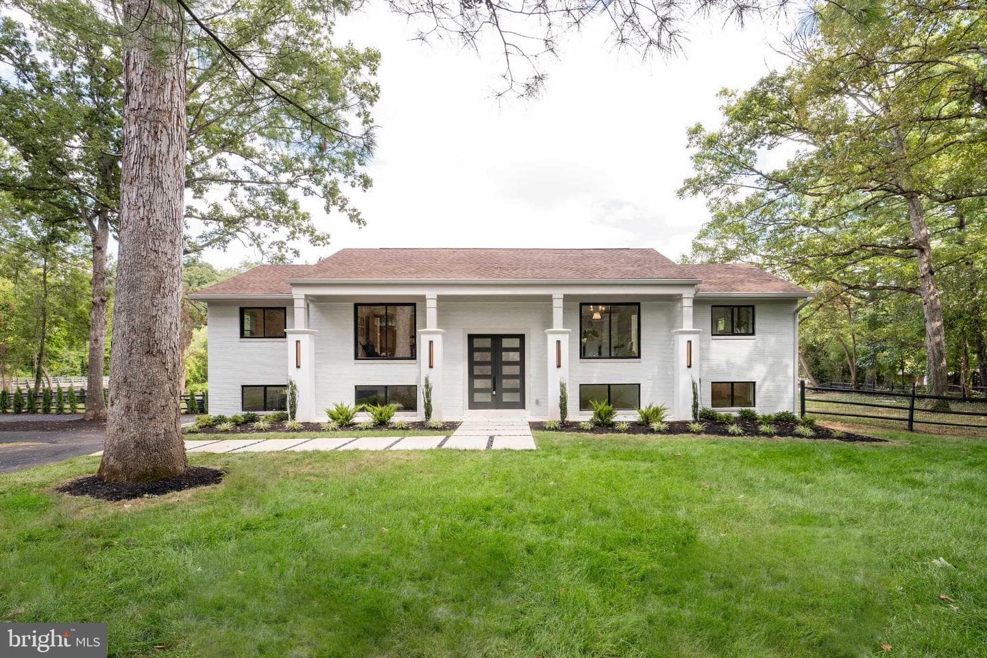 6211 Waterway Drive photo 1