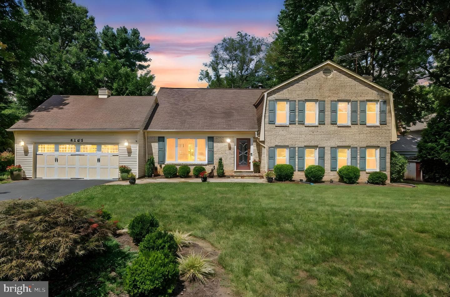 5265 Ofaly Road photo 1