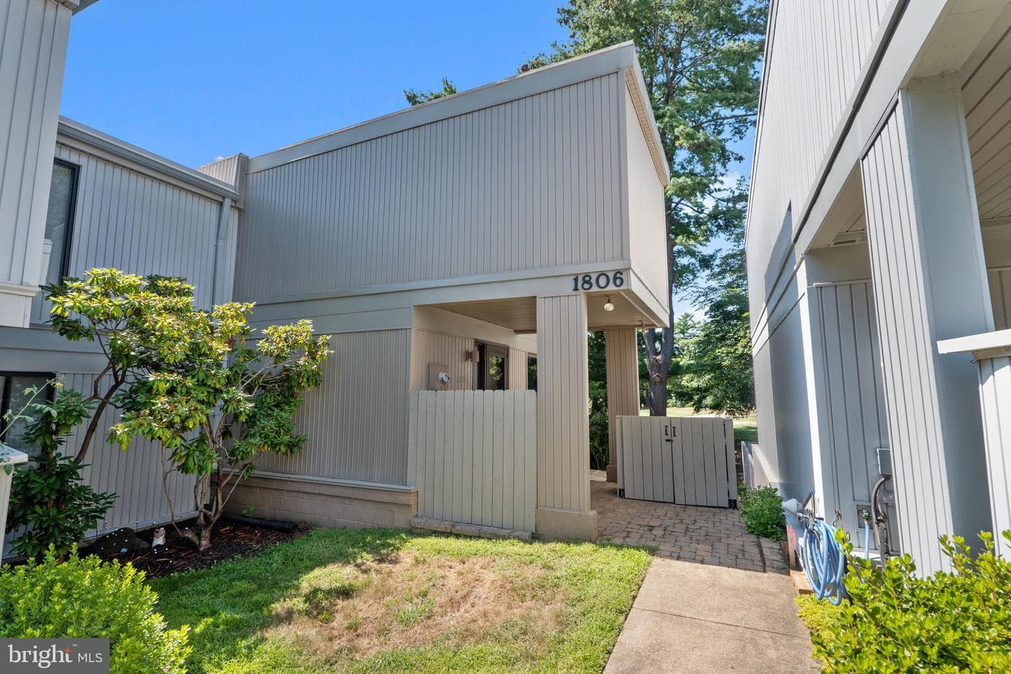 1806 N Shore Court photo 1