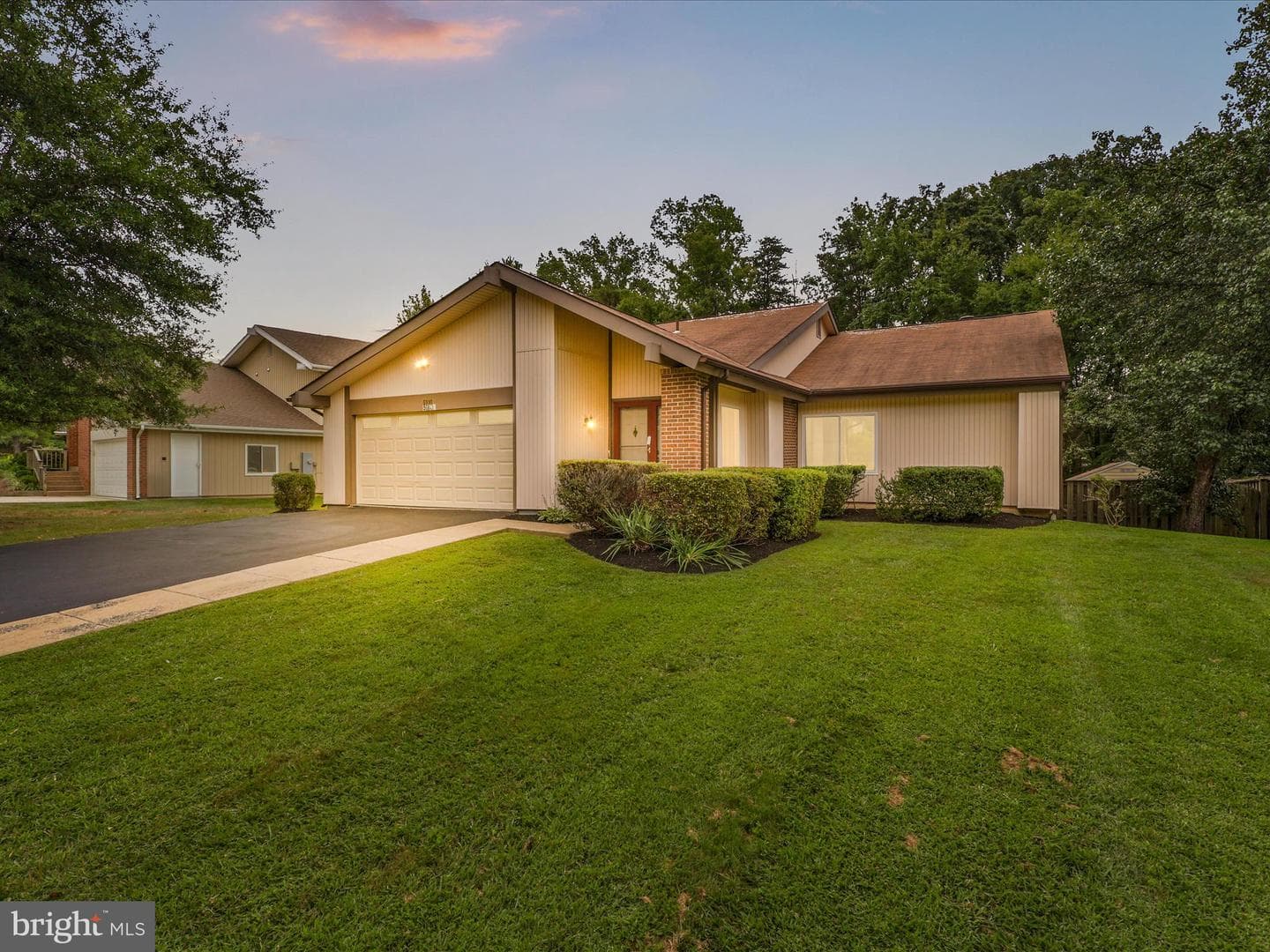 5922 Hall Street photo 1