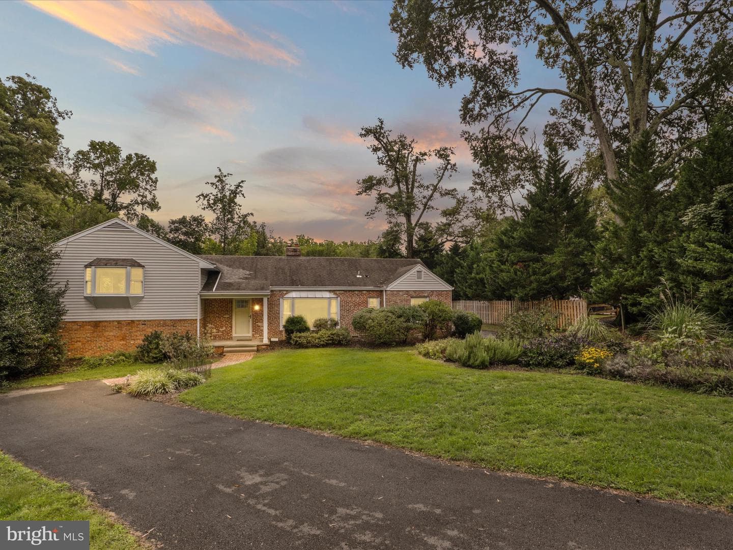 7533 Hollindale photo 1