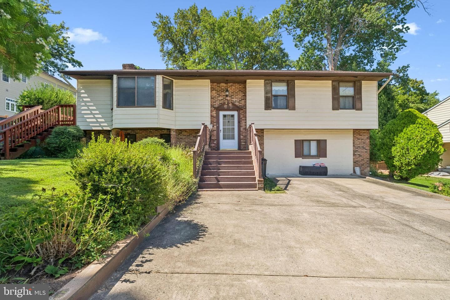 2146 Woodford Road photo 1