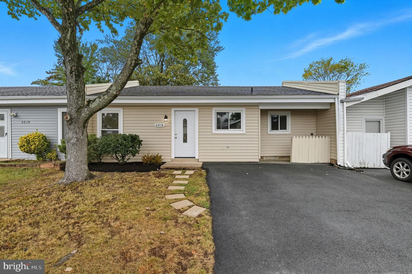 6018 Regents Park Road photo 1