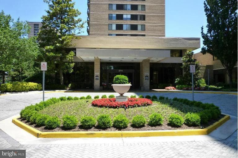 3709 George Mason Drive #1213 E photo 1