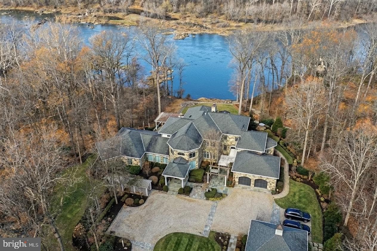 658 Live Oak Drive, McLean