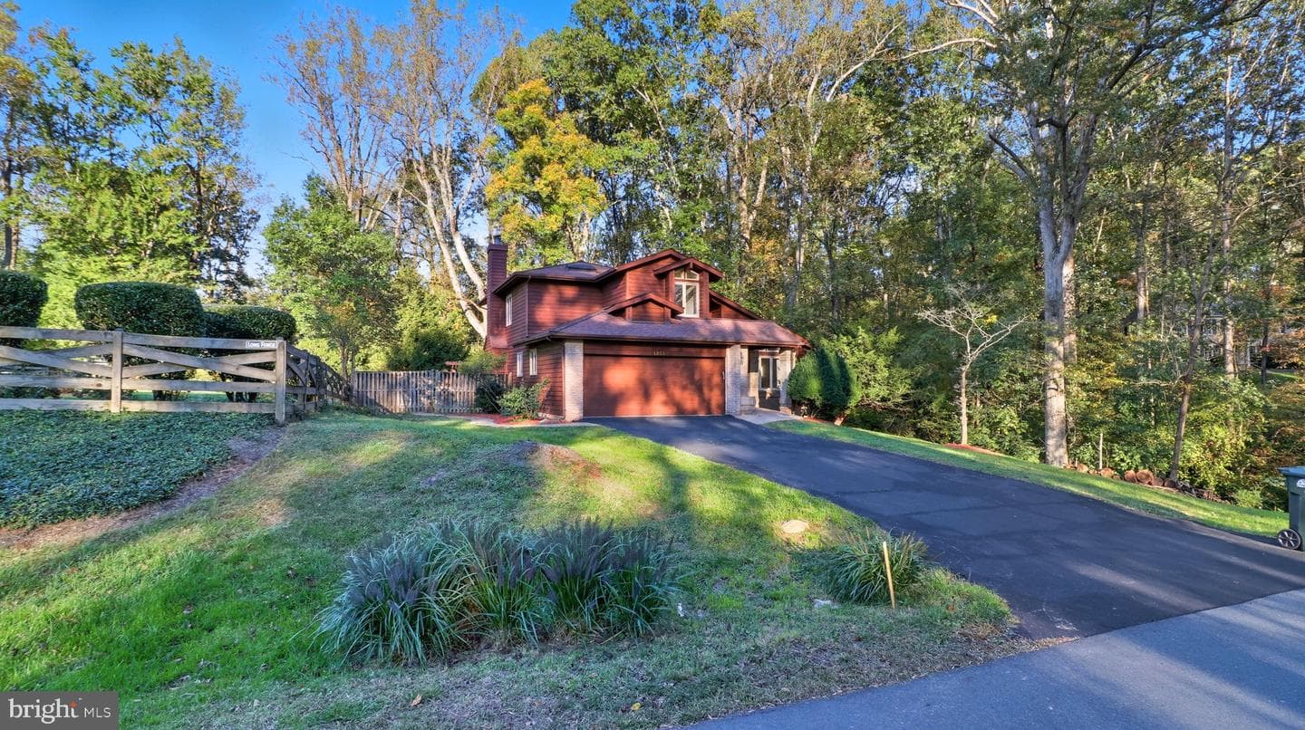 1803 Abbey Glen Court photo 1