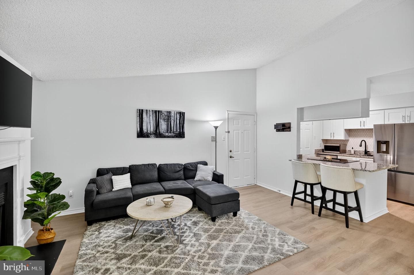 1530 Lincoln Way #302 photo 1