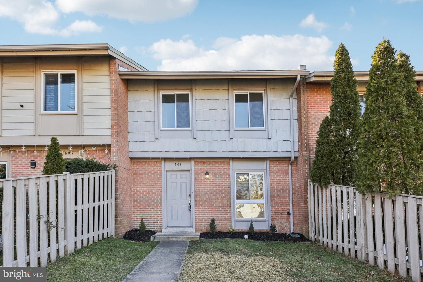 601 Clearwater Court photo 1