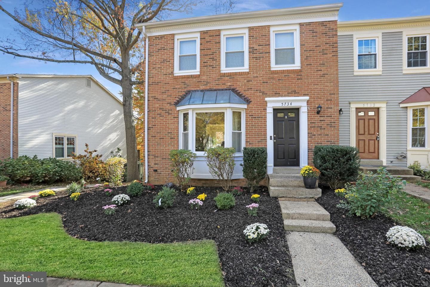 5734 Edgewater Oak Court photo 1