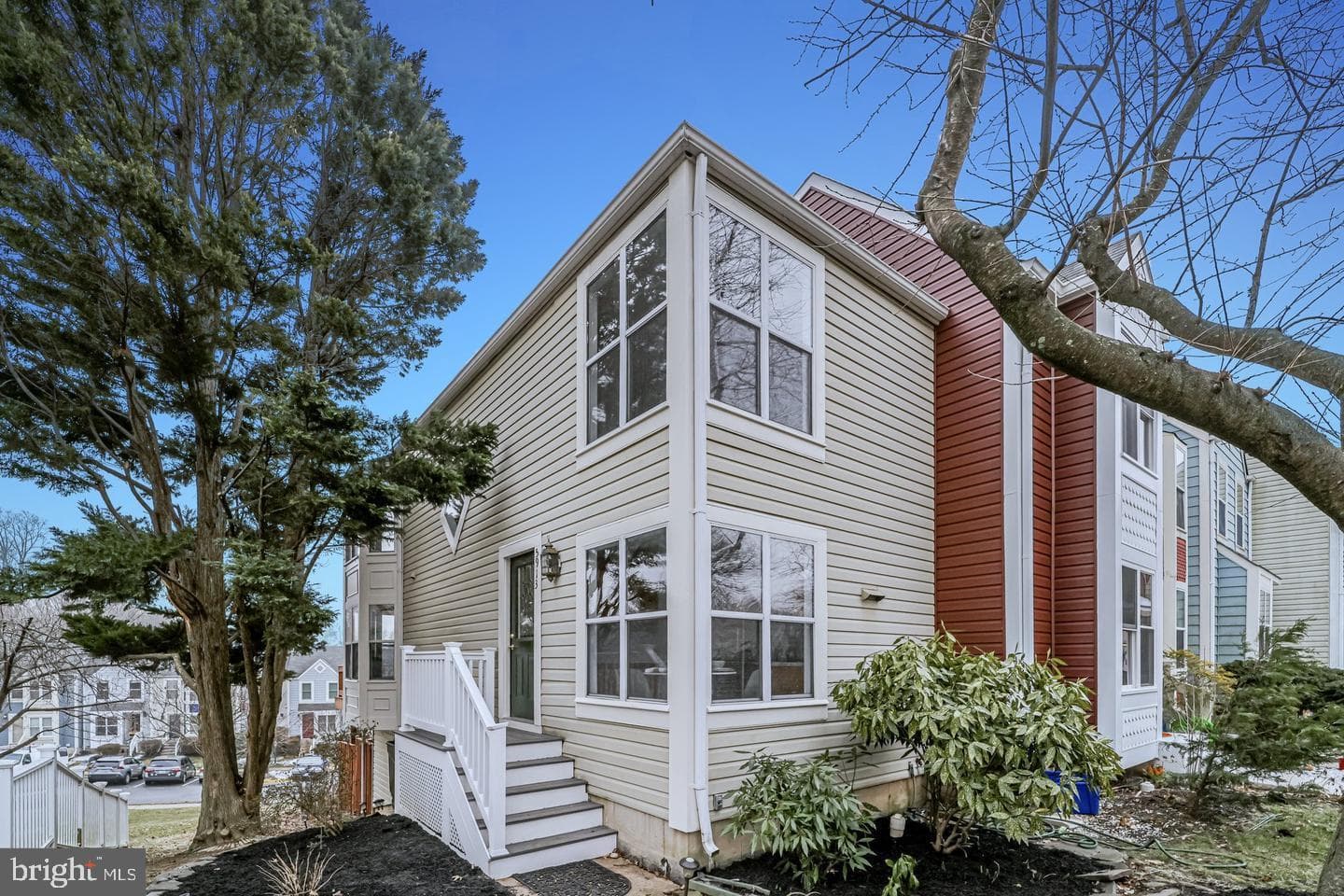 5913 Sir Cambridge Way photo 1