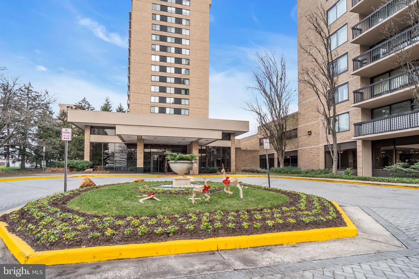 3713 S George Mason Drive #1109