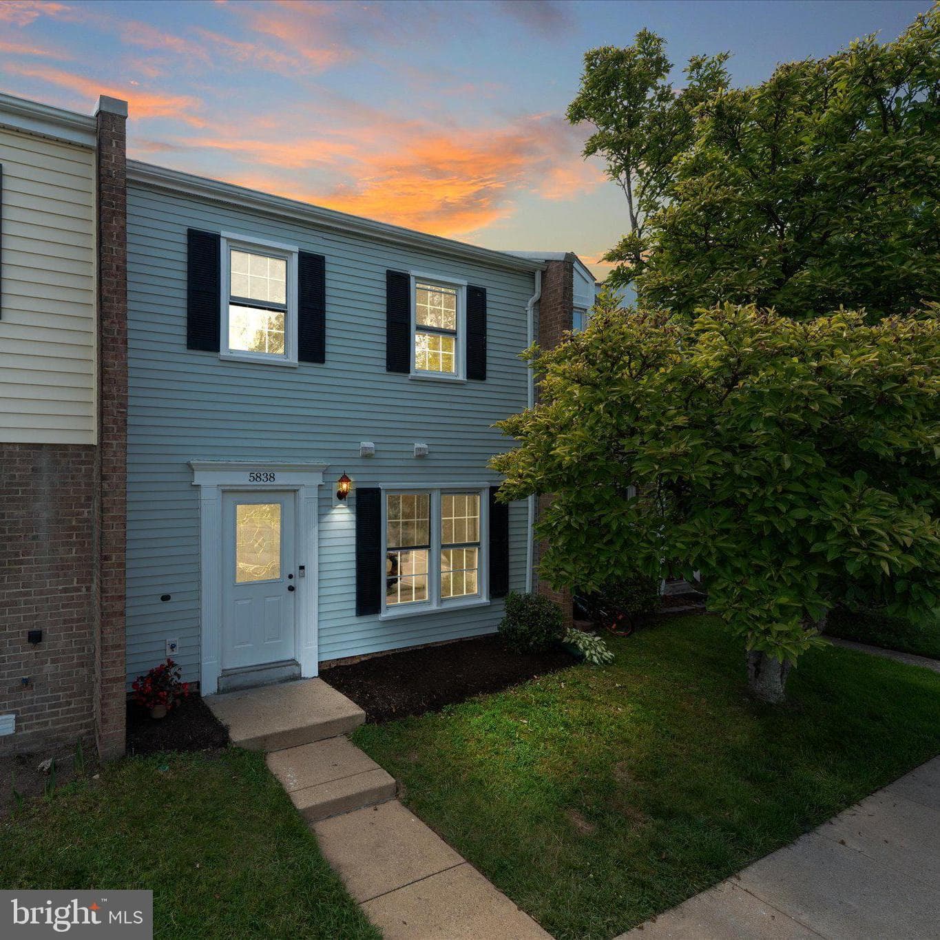 5838 Burke Manor Court photo 1