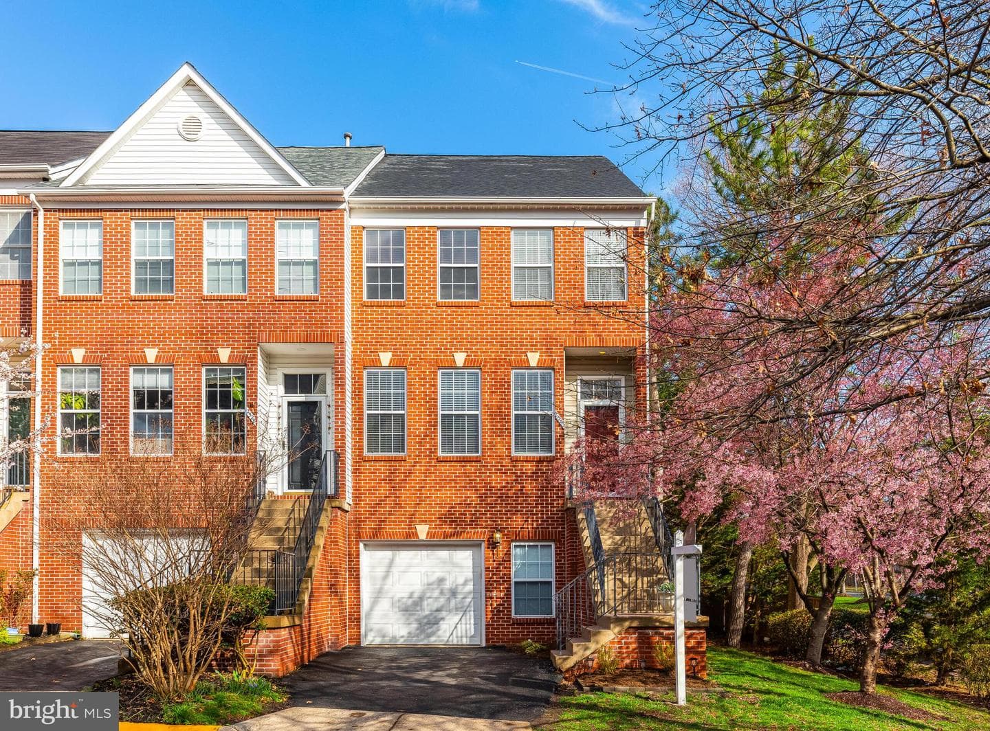 2526 James Monroe Circle photo 1