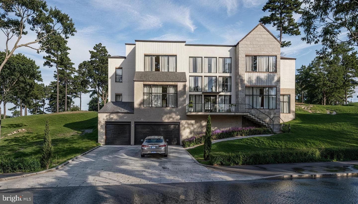 1917 Kenbar Court, McLean