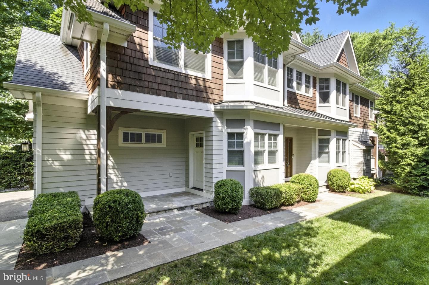 6838 Saint Albans Road photo 1