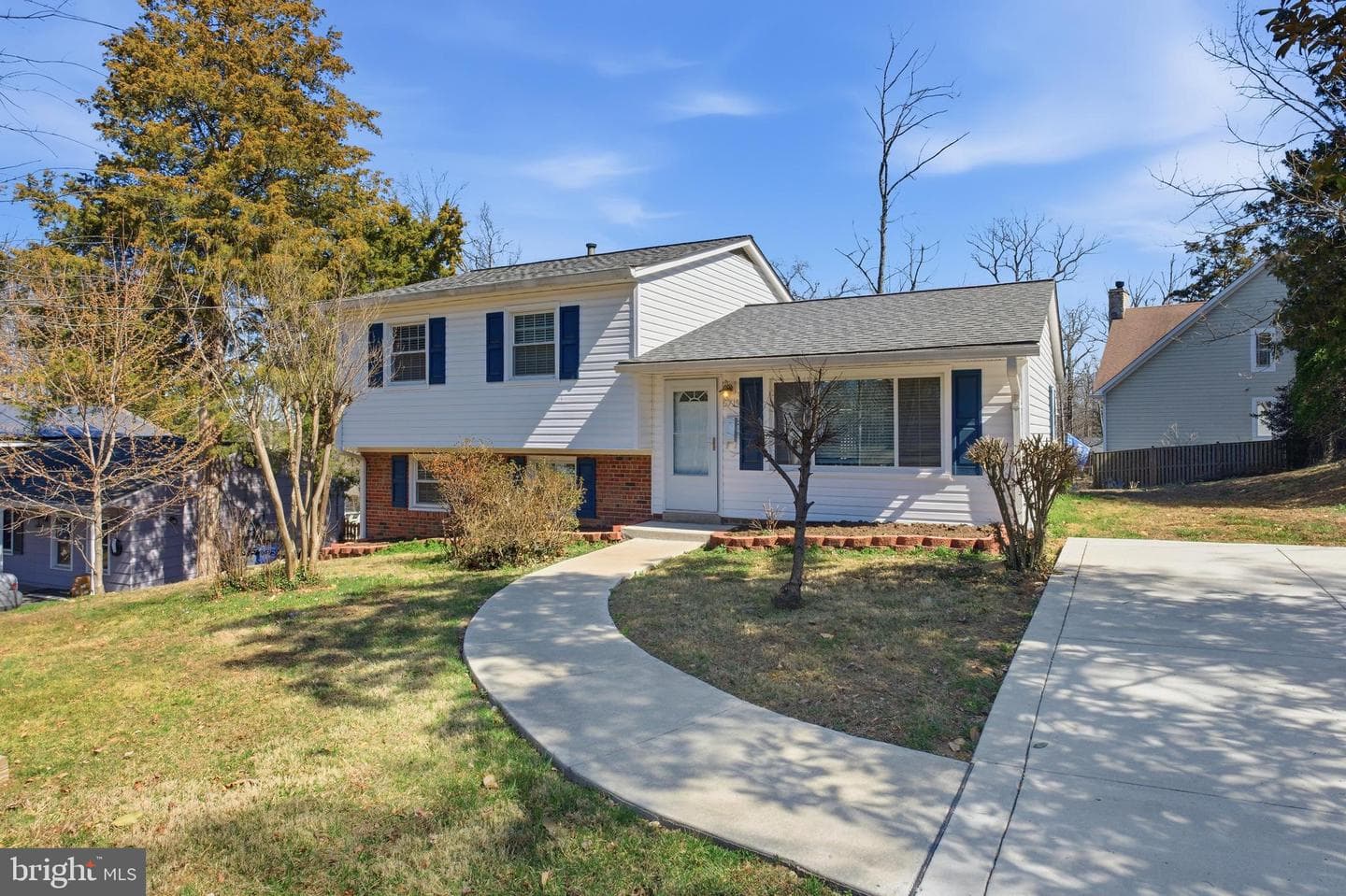 5719 La Vista Drive photo 1
