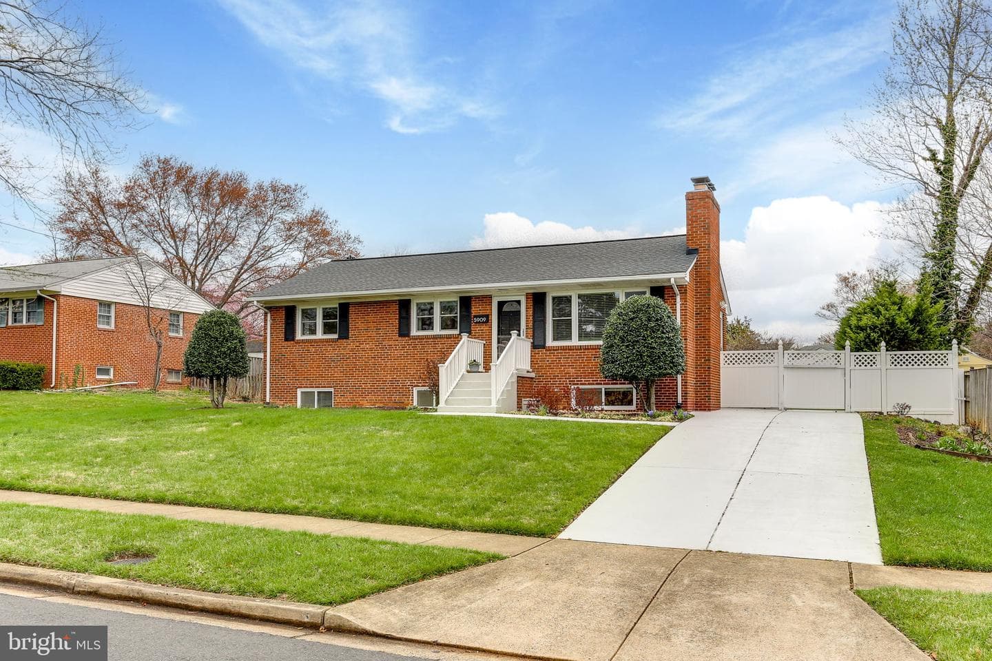 5909 Ridge View Drive photo 1