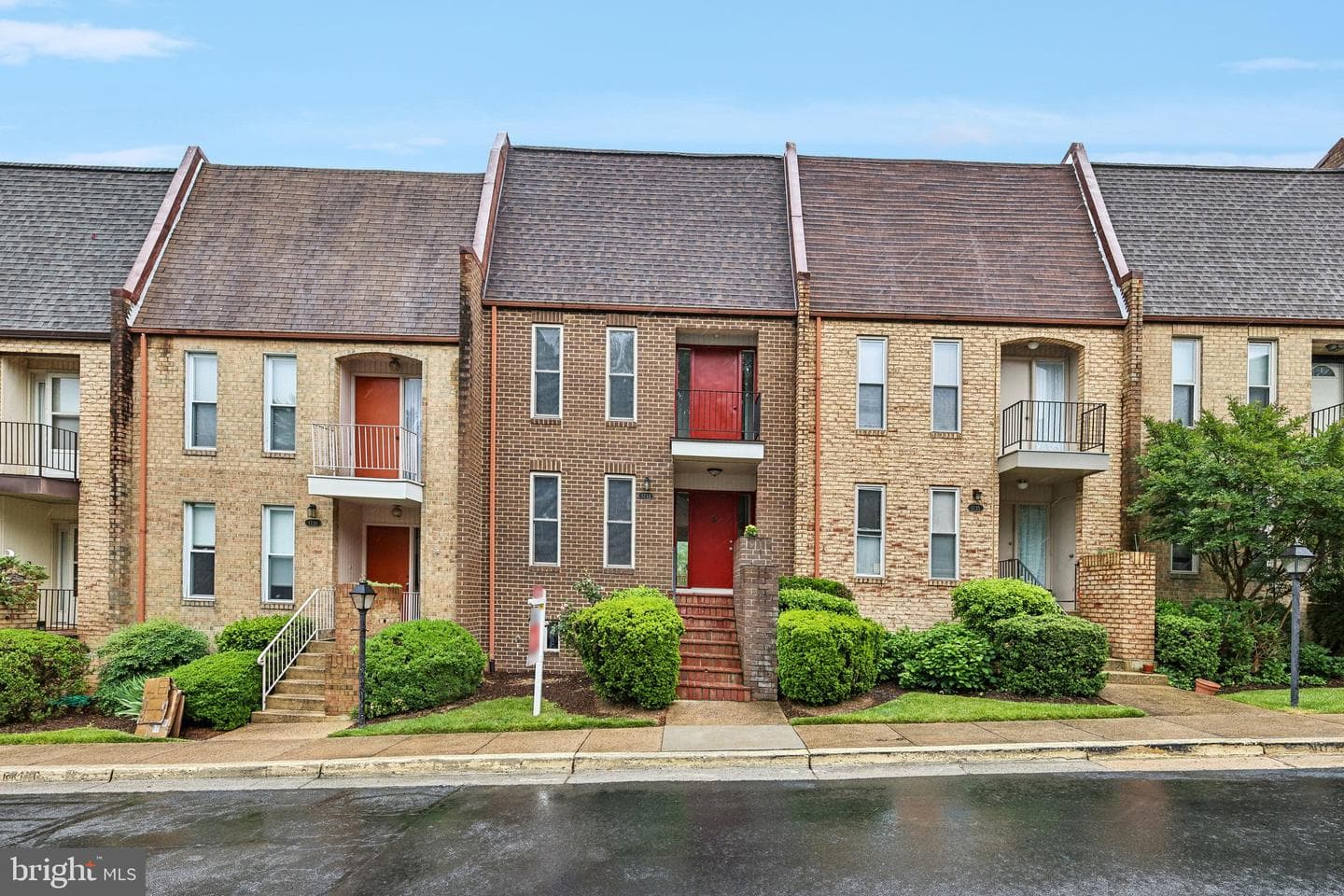 1733 Cy Court