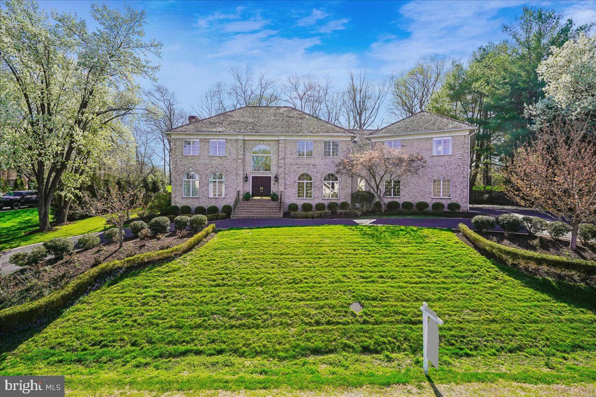 8013 Greenwich Woods Drive