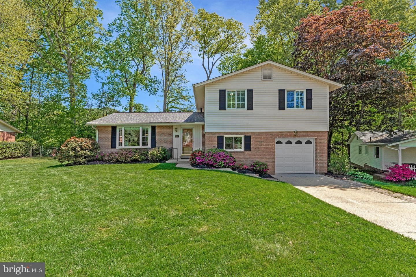 5392 Gainsborough Drive photo 1