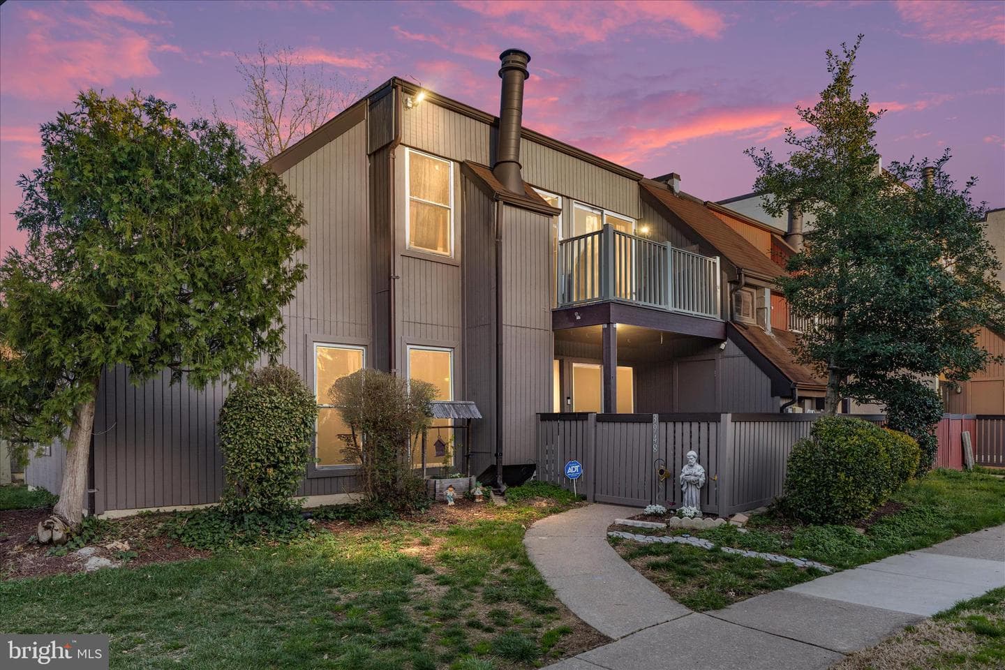 3948 Woodhue Place #18
